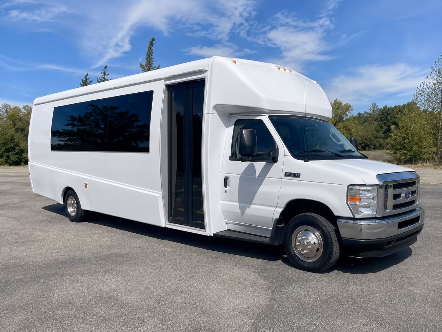 Albuquerque Birthday, Sweet 16, & Quinceañera Transportation party bus interior